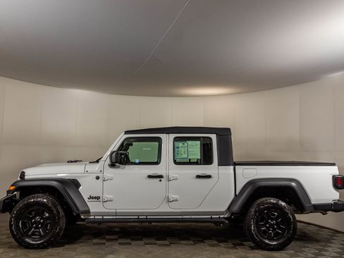 Used 2023 Jeep Gladiator Sport w/ Trailer Tow Package AWD/4WD image 17