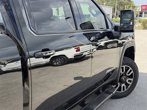 Used 2022 GMC Sierra 2500 AT4 image 8