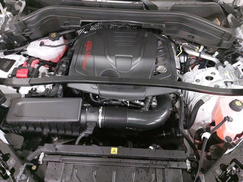 New 2025 Alfa Romeo Stelvio Sprint w/ Veloce Package image 32