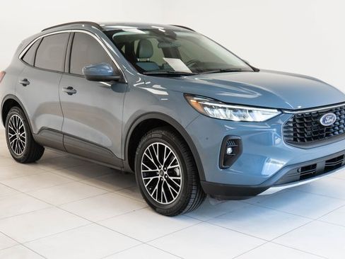 Used 2023 Ford Escape SE image 8