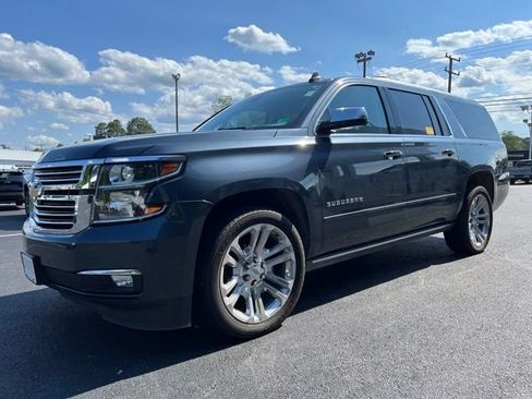 Used 2020 Chevrolet Suburban Premier w/ Premier Plus Edition AWD/4WD image 4
