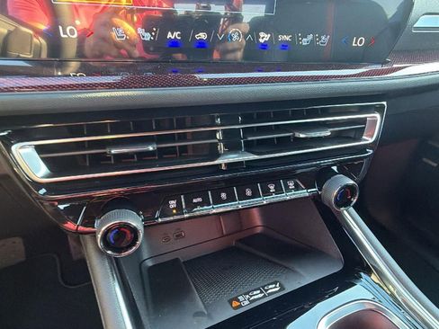 New 2026 Chevrolet Traverse LT image 25