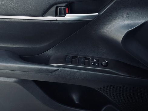 Used 2024 Toyota Camry SE image 18