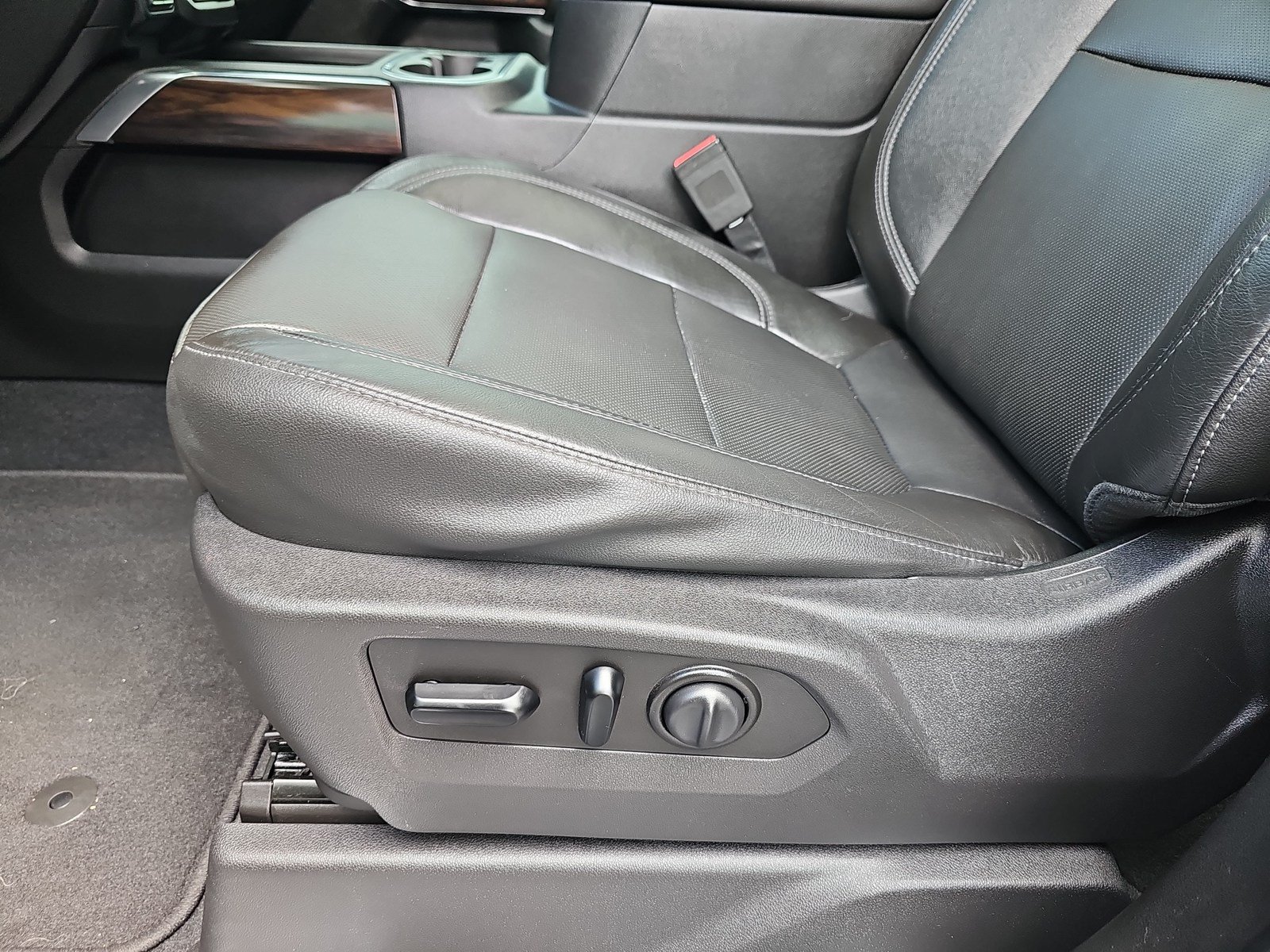 Used 2020 GMC Sierra 1500 SLT w/ SLT Premium Plus Package AWD/4WD image 17
