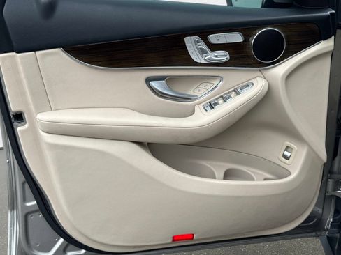 Used 2020 Mercedes-Benz GLC 300 image 21