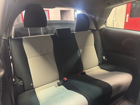 Used 2013 Toyota Yaris L image 23
