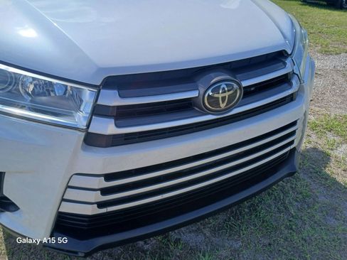 Used 2018 Toyota Highlander LE FWD image 22