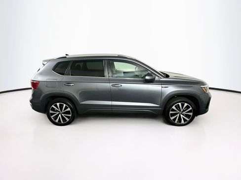 Used 2024 Volkswagen Taos SE FWD image 10