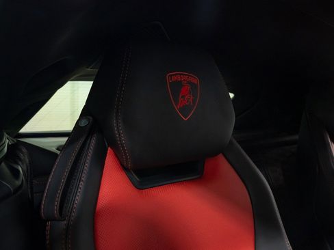 Used 2021 Lamborghini Urus AWD/4WD image 86