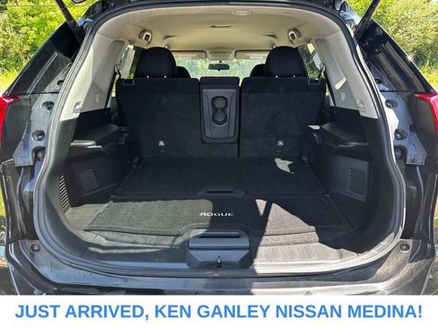 Used 2018 Nissan Rogue SV AWD/4WD image 17