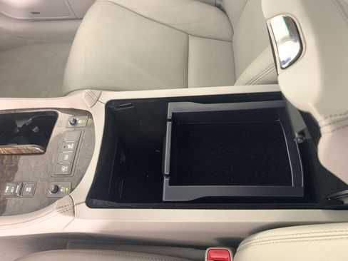 Used 2010 Lexus LS 460 L RWD image 28