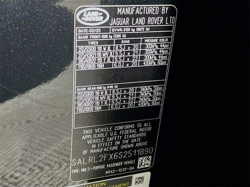 Used 2025 Land Rover Discovery Dynamic SE image 34