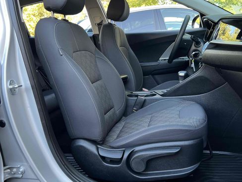 Used 2020 Kia Niro LX FWD image 32