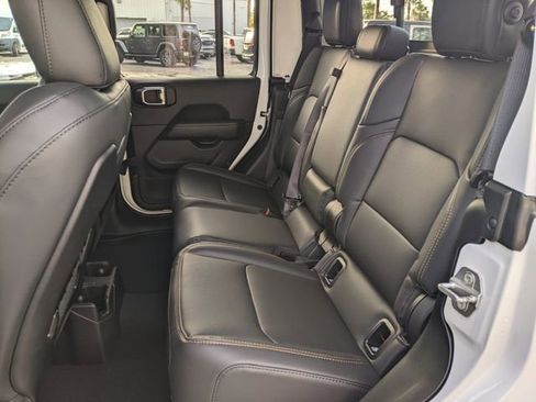 New 2026 Jeep Gladiator Sport AWD/4WD image 9