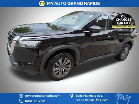 Used 2025 Nissan Pathfinder SV AWD/4WD image 3