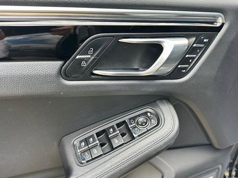 Used 2020 Porsche Macan AWD/4WD image 16