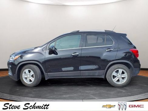 Certified 2019 Chevrolet Trax LT w/ LT Convenience Package FWD image 2