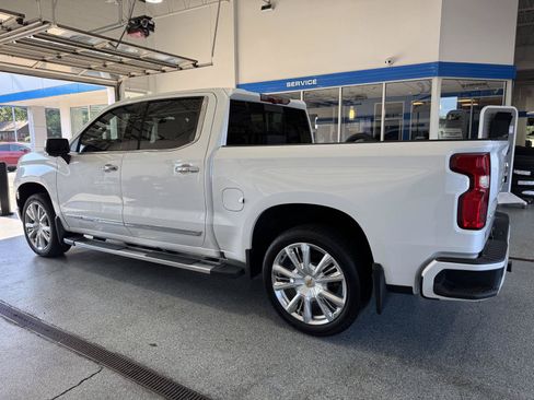 Used 2022 Chevrolet Silverado 1500 High Country w/ High Country Premium Package AWD/4WD image 5