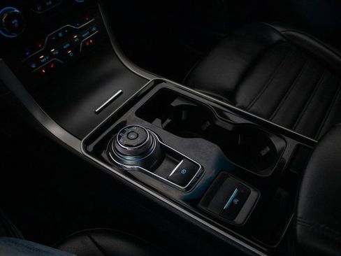 Used 2020 Ford Edge SEL image 32