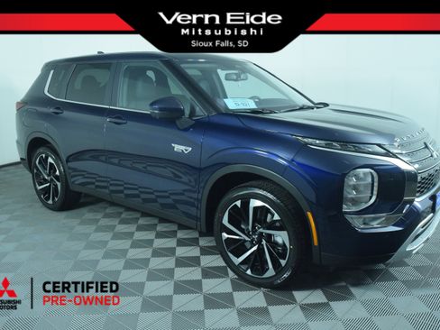Used 2025 Mitsubishi Outlander SE image 1
