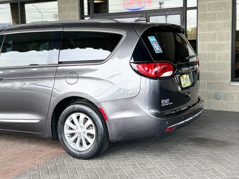 Used 2019 Chrysler Pacifica Touring-L FWD image 83