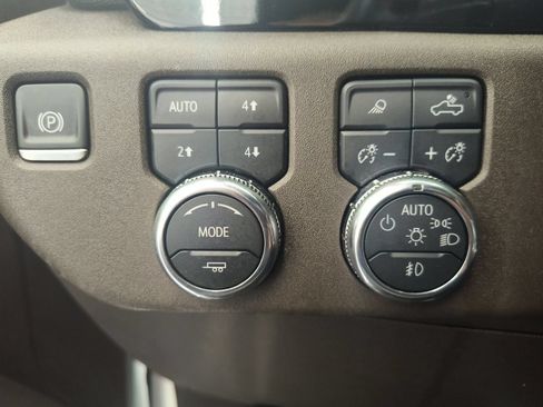 Used 2024 GMC Sierra 1500 SLT w/ SLT Premium Plus Package AWD/4WD image 15