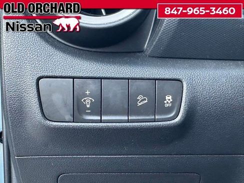 Used 2022 Hyundai Kona Limited FWD image 11