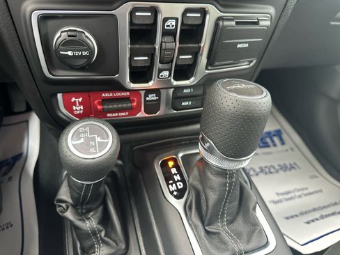 New 2025 Jeep Gladiator Mojave w/ Convenience Group image 32