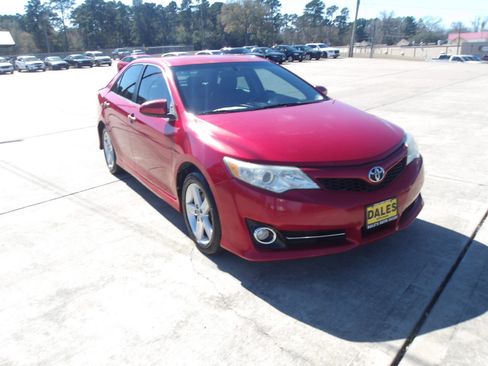 Used 2014 Toyota Camry SE image 4