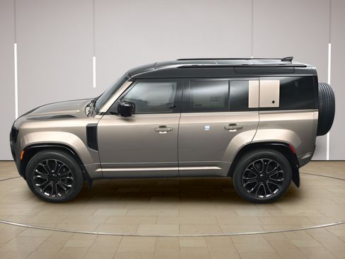 New 2026 Land Rover Defender 110 AWD/4WD image 32