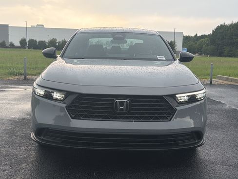 Used 2025 Honda Accord Sport image 3