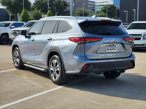 Used 2022 Toyota Highlander XLE FWD image 5