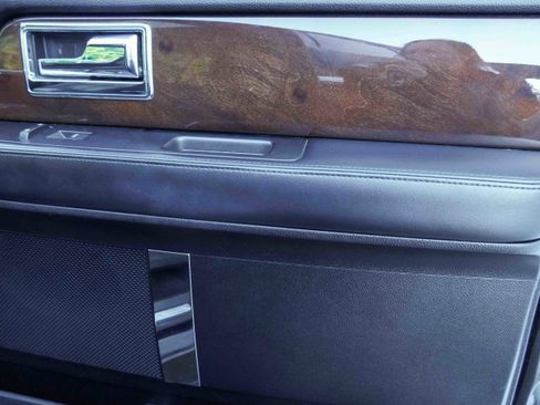 Used 2017 Lincoln Navigator Select image 30