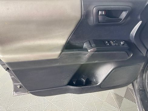 Used 2019 Toyota Tacoma SR AWD/4WD image 11