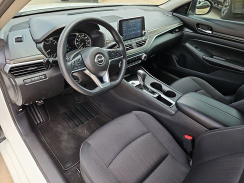 Used 2025 Nissan Altima 2.5 SV FWD image 10