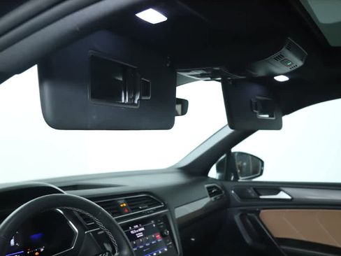 Certified 2023 Volkswagen Tiguan SE w/ Panoramic Sunroof Package image 21