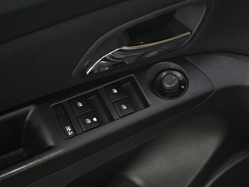 Used 2013 Chevrolet Cruze LT image 18