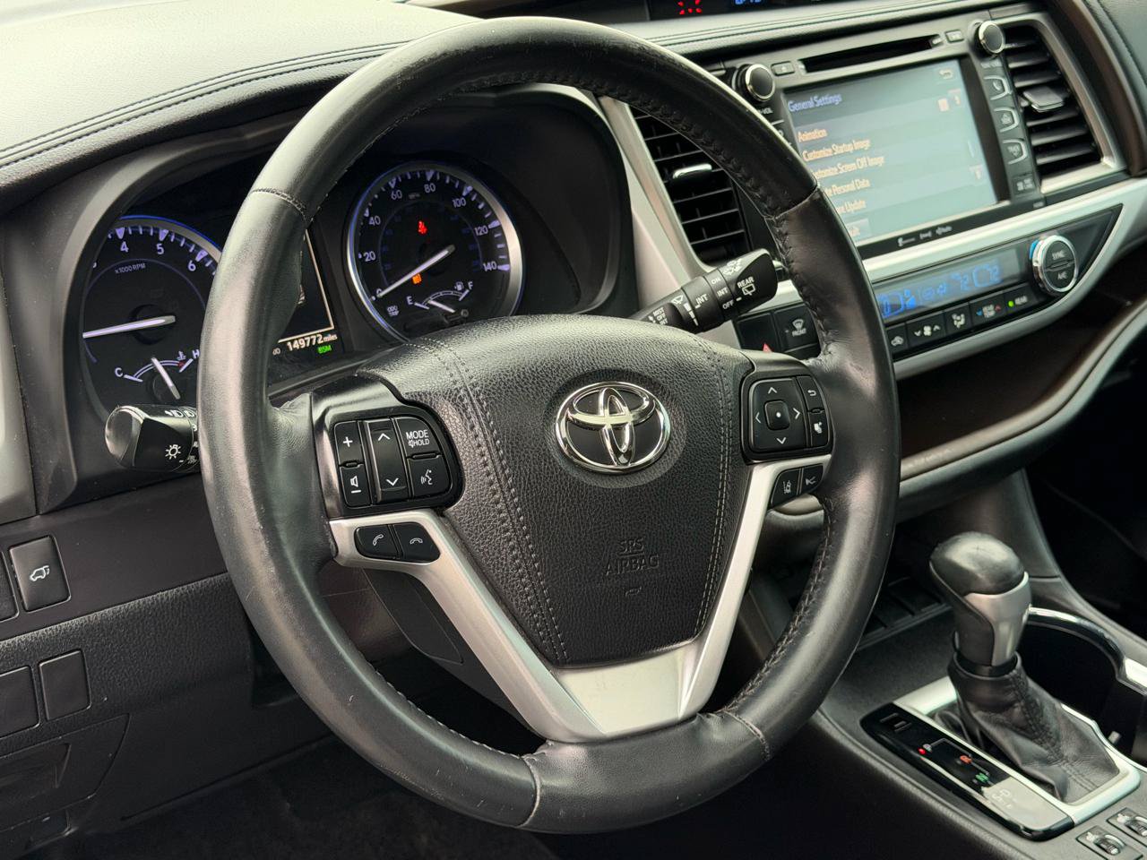Used 2019 Toyota Highlander XLE FWD image 12