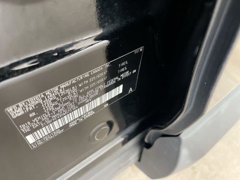 Used 2017 Toyota RAV4 LE AWD/4WD image 26