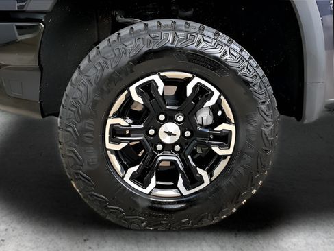 Used 2024 Chevrolet Silverado 1500 ZR2 w/ Technology Package AWD/4WD image 30