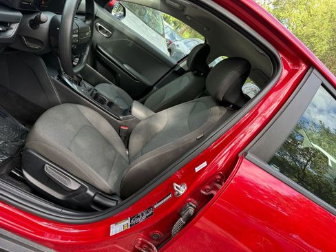 Used 2025 Kia K4 LXS image 24
