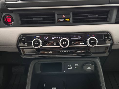 Used 2025 Honda Pilot Touring image 29