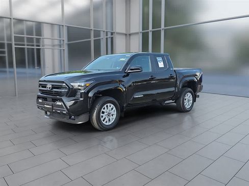 Used 2024 Toyota Tacoma SR5 AWD/4WD image 5