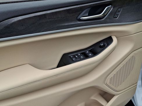 Used 2025 Jeep Grand Cherokee Limited w/ Luxury Tech Group II AWD/4WD image 12
