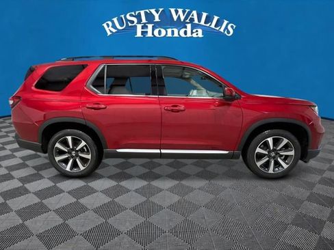 New 2025 Honda Pilot Touring image 2