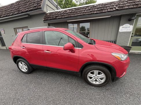 Used 2017 Chevrolet Trax LT w/ LT Convenience Package AWD/4WD image 4