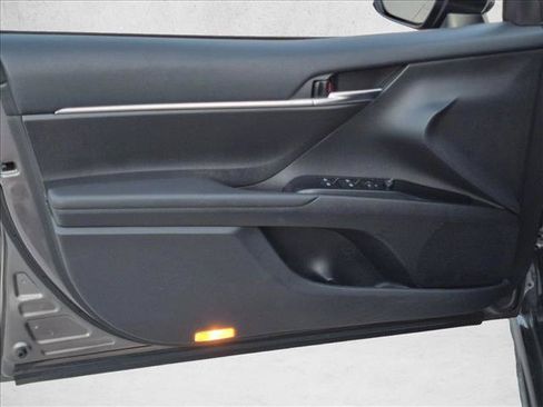 Used 2019 Toyota Camry SE w/ Carpet Mat Package FWD image 12