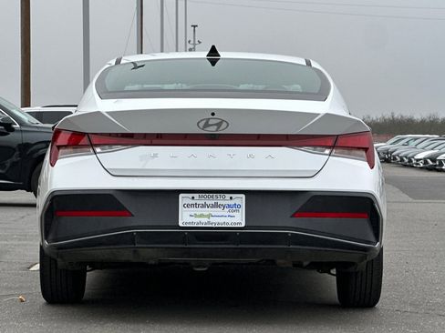 Used 2024 Hyundai Elantra SEL image 5