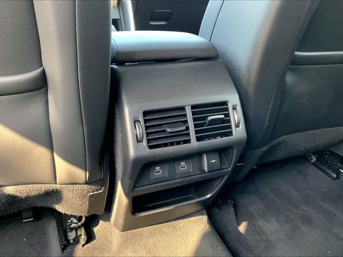 Used 2024 Land Rover Discovery Sport S image 35