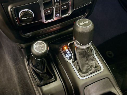 Used 2021 Jeep Wrangler Sport S image 25